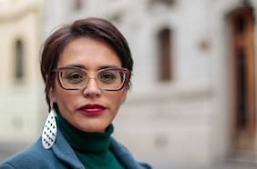 Presidenta de Comunes responde a Karina Oliva tras acusaciones contra diputadas: “Su sector ha optado por enlodar al resto para minimizar sus responsabilidades”