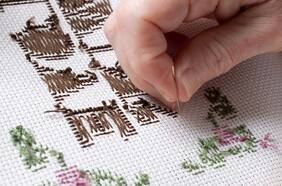 Cómo aprender punto cruz: la técnica más básica y fácil para empezar a bordar