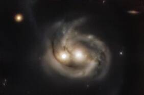 El “choque de las galaxias sonrientes”: la espectacular foto tomada desde Chile a 450 millones de años luz