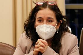 Ministra de Salud llama a la calma ante difícil situación financiera de las isapres