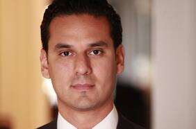 Gestora de fondos británica Schroders: “Con un ciclo de izquierda a derecha, podemos incrementar más la posición en Chile”