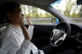 Manejar sin manos en el volante: China autoriza pruebas de conducción autónoma nivel 3