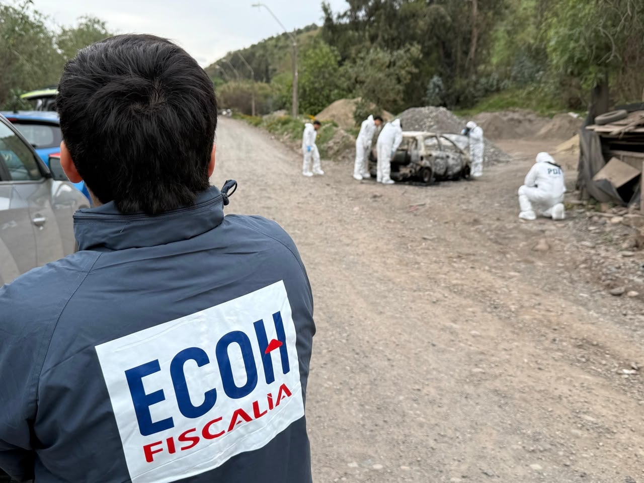 Hallan cadáver calcinado en maletero de vehículo abandonado en San Bernardo
