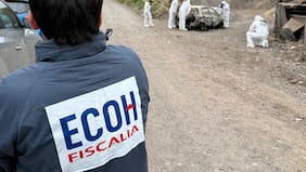 Hallan cadáver calcinado en maletero de vehículo abandonado en San Bernardo