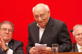 Se lanza libro “Poesía” de Juan Radrigán