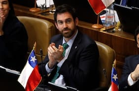 Sin proyectos propios e incipientes críticas a la izquierda: el bajo perfil de José Antonio Kast Adriasola en el Congreso