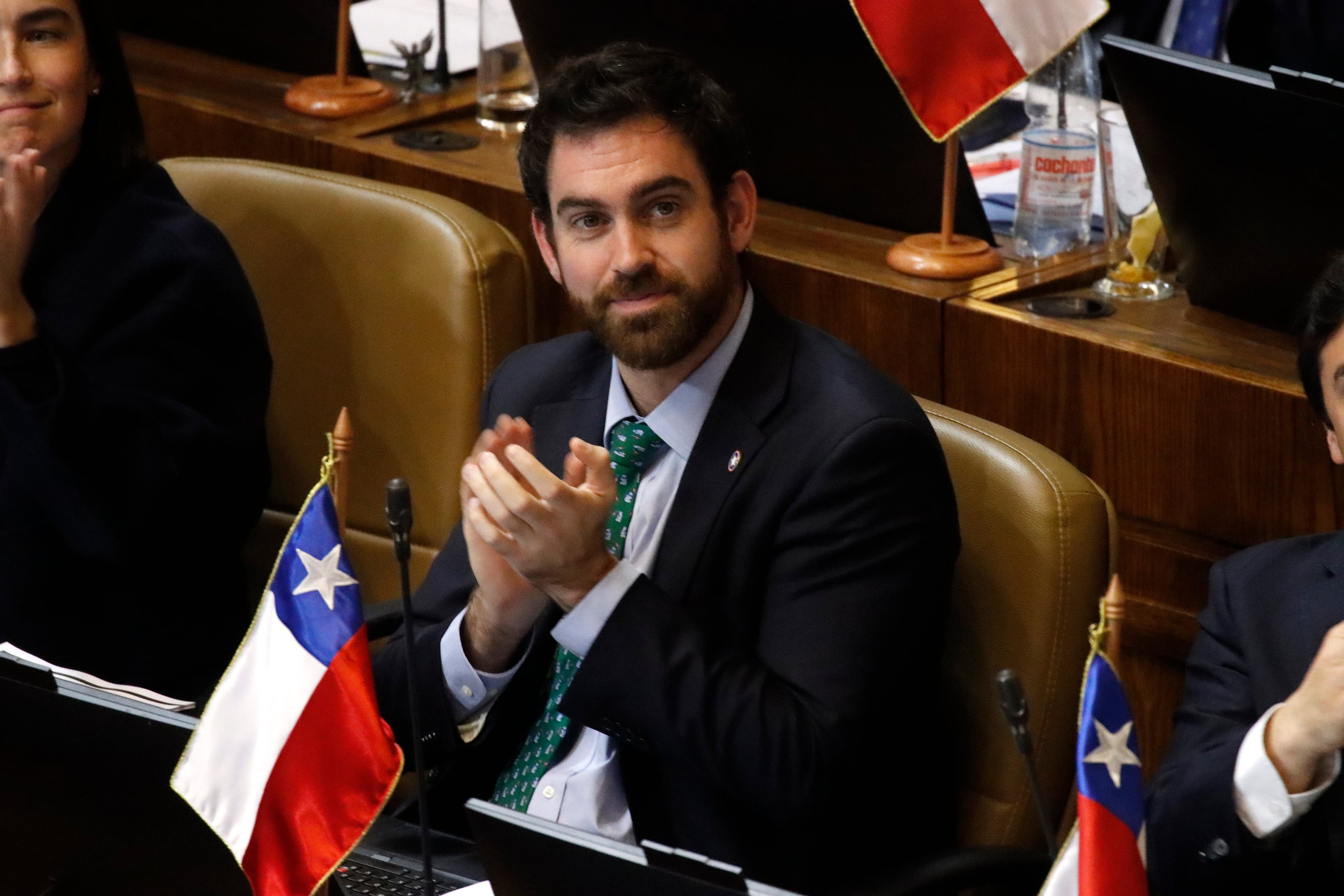 Sin proyectos propios e incipientes críticas a la izquierda: el bajo perfil de José Antonio Kast Adriasola en el Congreso