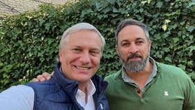 “Enhorabuena a mi amigo”: presidente de VOX felicita a Kast por su paso a segunda vuelta
