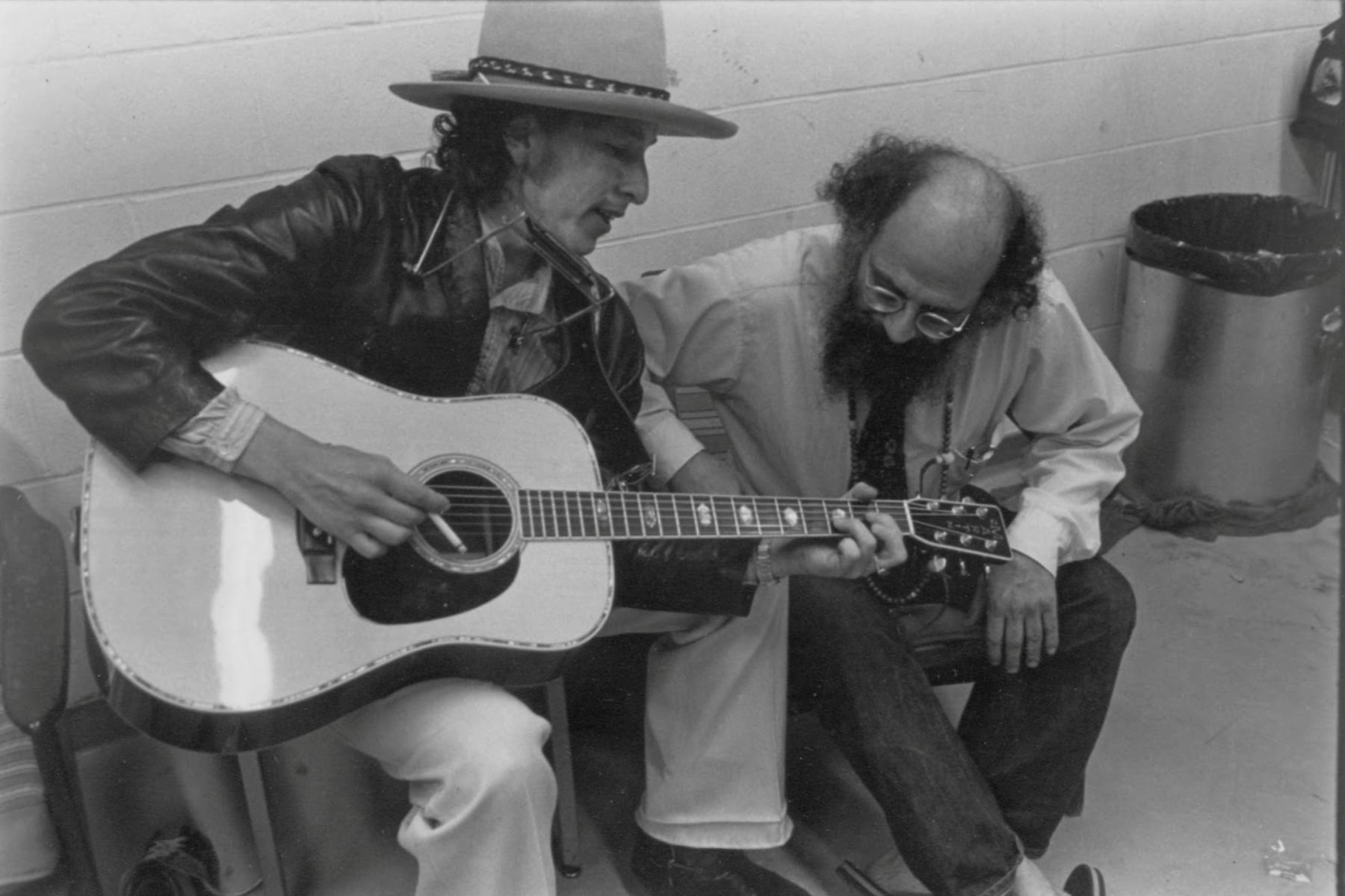 Espías del público Y payasos locos: las mil vidas de Allen Ginsberg junto a Bob Dylan