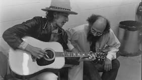 Espías del público Y payasos locos: las mil vidas de Allen Ginsberg junto a Bob Dylan