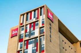 El desempeño del segmento hotelero en los resultados de Ingevec, el grupo Angelini y la familia Lecaro Menéndez