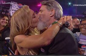 Como en las teleseries: Karen Doggenweiler protagoniza intenso beso con Pancho Melo en Viña 2025