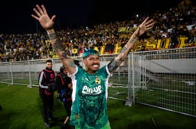 ¿Se puede atajar sin guantes? Qué dice el reglamento sobre la particular decisión del Mono Sánchez en la Supercopa