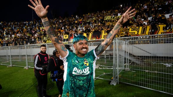 ¿Se puede atajar sin guantes? Qué dice el reglamento sobre la particular decisión del Mono Sánchez en la Supercopa