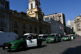Carabinero hiere a bala a sujeto que lo amenazó con arma blanca luego de oponerse a control en cercanías de la Plaza de Armas de Santiago