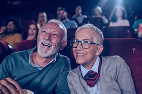 Cómo ir regularmente a museos, teatros, conciertos y cines podría retrasar el envejecimiento, según un estudio