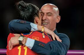 Se acabó: Luis Rubiales, Jenni Hermoso y el beso que cambió el fútbol español llegan a Netflix