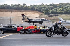 Entre un Tesla, una moto, dos deportivos, un jet, un F-16 y un F1, ¿Quién gana el sprint?