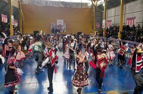 Estudiantes se lucen en nueva versión de interescolar metropolitano de cueca