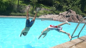 Cómo evitar la otitis en verano: las claves para proteger tus oídos en piscinas y playas