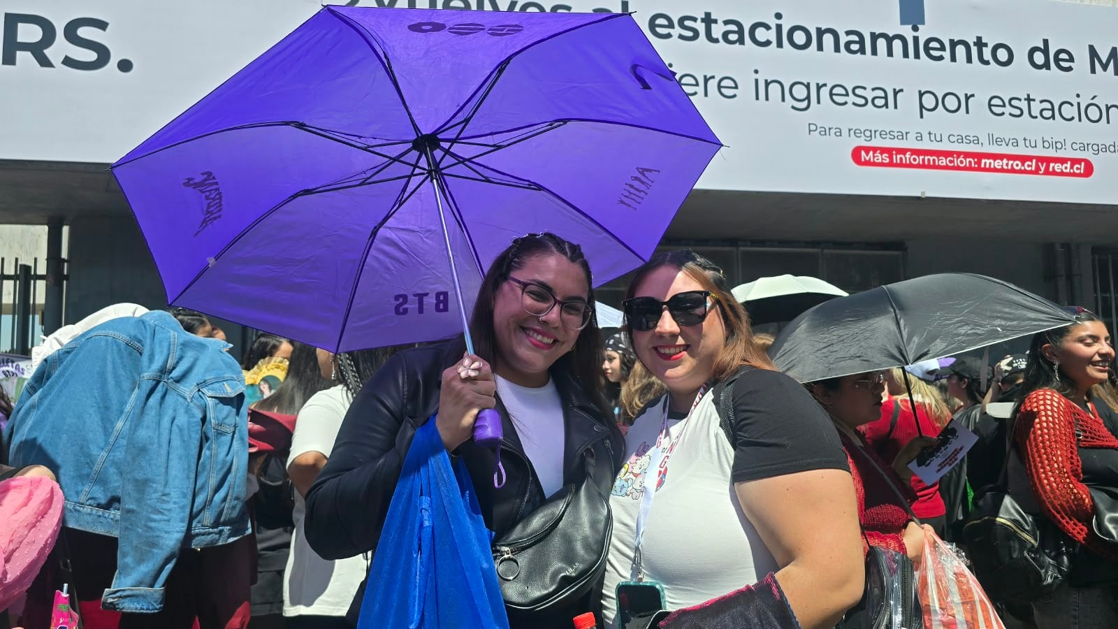 Devoción y unión por BTS: El fenómeno de las ARMY en Chile