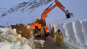 La odisea de llegar a Junta de Valeriano entre el barro y la nieve