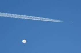 China califica como una “reacción exagerada y una grave violación de la práctica internacional” derribo de supuesto globo espía por parte de EE.UU.