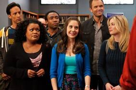 Alison Brie sostiene que hay “conversaciones legítimas” para realizar una película de Community