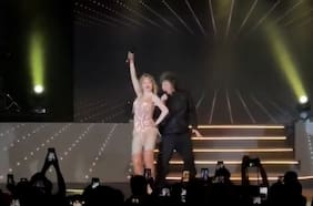 Javier Milei rompió los protocolos y sorprendió con nuevo show musical en Mar del Plata