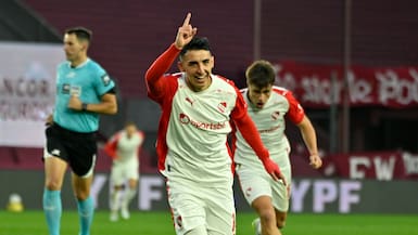 Goles chilenos para el regreso al triunfo de Independiente tras la salida de Gustavo Quinteros