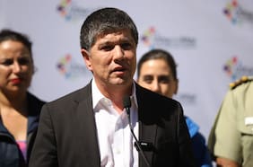 Incendios forestales en Valparaíso: gobierno amplía entrega de bono de acogida a más de mil familias que residían en campamentos