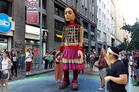 Así fue el paseo de Amal por el centro de Santiago