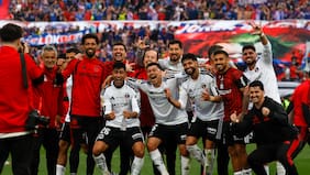 Con Vozinha en el tumulto: los cánticos del plantel de Colo Colo contra la U para festejar el Superclásico