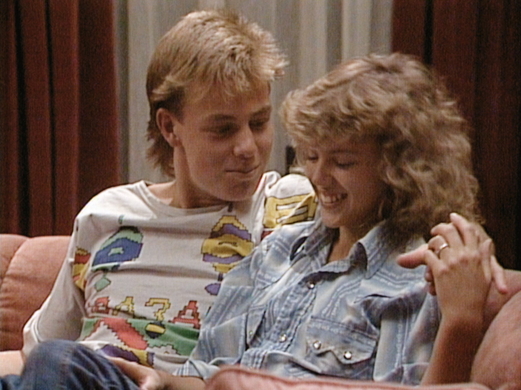 Jason Donovan y Kylie Minogue en la teleserie Neighbours.