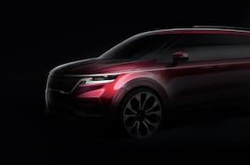 La cuarta generación de la Kia Carnival se asoma por primera vez