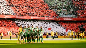 “Temporalmente suspendido”: serios incidentes interrumpen derbi entre Sevilla de Alexis Sánchez y Betis de Pellegrini