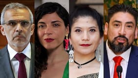 “El que no salta es paco”: el cántico que toca una fibra sensible a familiares de carabineros en el oficiliasmo