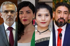 “El que no salta es paco”: el cántico que toca una fibra sensible a familiares de carabineros en el oficiliasmo