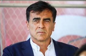 Colo Colo en fuga: la lluvia de partidas y la lentitud en el arribo de refuerzos que desata la molestia de Gustavo Quinteros