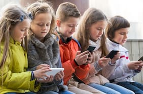 Parlamento francés aprueba una prohibición generalizada de las redes sociales para menores de 15 años