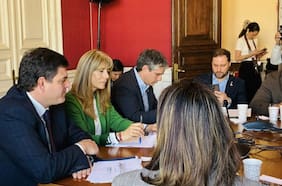 Asociaciones municipales se reúnen con senadora Rincón por recortes en la Ley de Presupuestos 2026