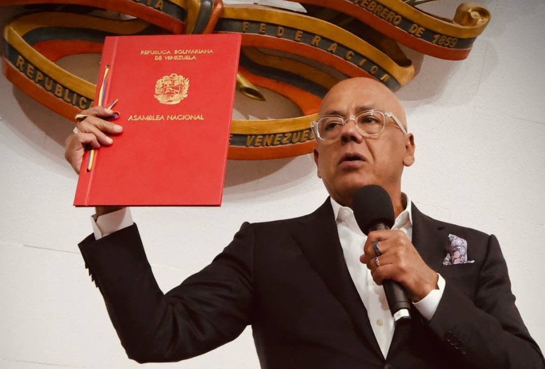 Jorge Rodríguez durante promulgación de la Ley de Amnistía.