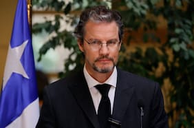 Conocido como “Dr. File”: diputado Cristián Contreras es la primera baja de la nueva bancada del PDG