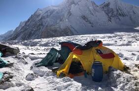 Los protagonistas de la angustia en el K2: la historia de quienes se resisten a decaer