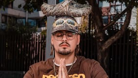 DrefQuila es el nuevo rostro de Crocs: así es la campaña de la marca con el artista urbano