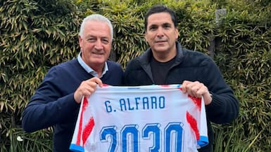 Mientras la Roja sigue sin DT titular: Gustavo Alfaro renueva con Paraguay de cara al Mundial 2030
