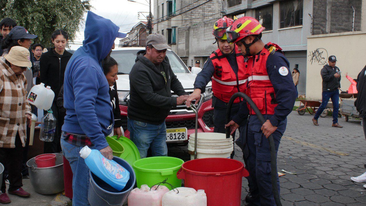 Entre la población hay molestia porque los camiones de agua y otras brigadas no llegan a tiempo.