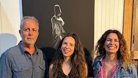 Zincronía presenta una exposición de arte colectivo que reúne a artistas de la pintura, la escultura y la fotografía