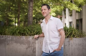 Pablo Illanes presenta su novela basada en Fuera de Control junto a Javiera Contador