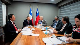 Ministros de Kast estrenan PowerPoint: los pormenores de la jornada de coordinación con RN